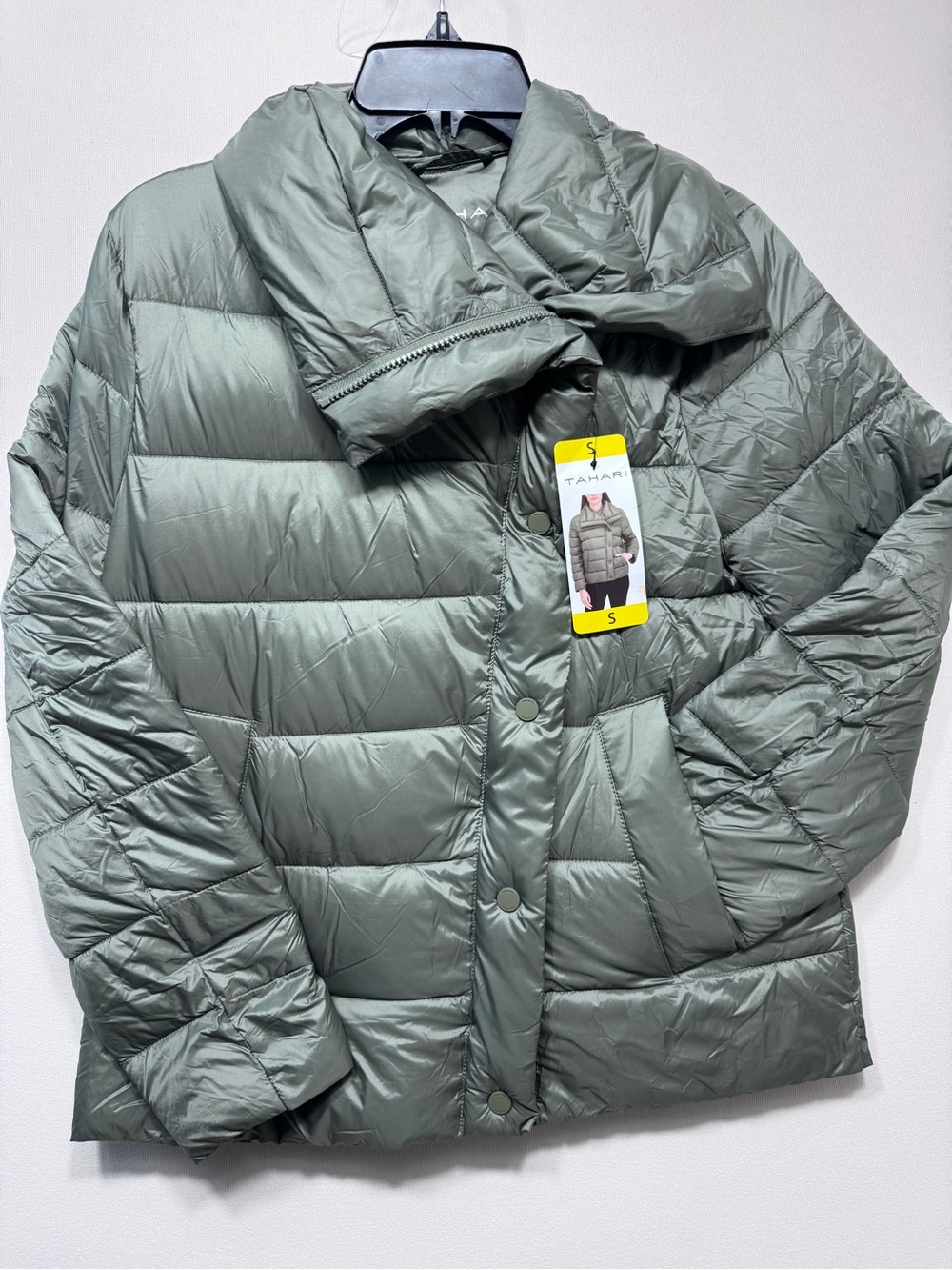 Tahari Women's Puffer Jacket Asymmetrical Water-Repellent Midweight Green nwt